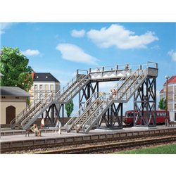 HO Walk-over-track bridge