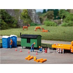 HO 2 Construction trailers & 4 mobile toilets