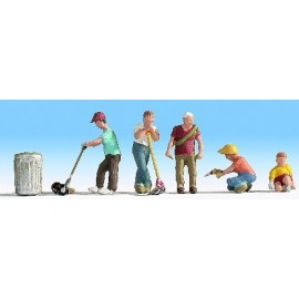 N Scale (1/148 - 1/160) Gardening(5) One Woman Four Men by Noch