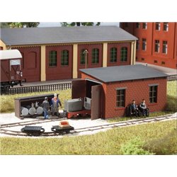 HO NG Train Engine shed and oil store