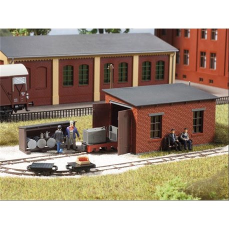 HO NG Train Engine shed and oil store