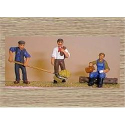 3 Farm workers (coat/hayfork & drinking) (O scale 1/43rd) - Unpainted