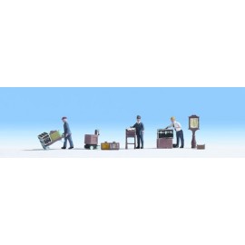 N Scale (1/148 - 1/160) Baggage Porters(3) Three Men by Noch