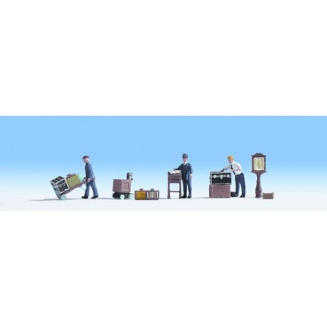 N Scale (1/148 - 1/160) Baggage Porters(3) Three Men by Noch
