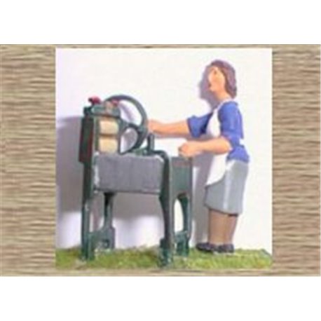 Woman & Mangle 1940/50's (O scale 1/43rd)