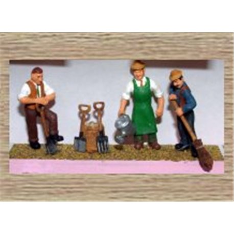 Gardeners, digging/watering/sweeping (O scale 1/43rd)