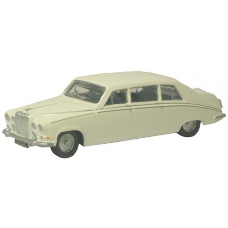 Daimler DS420 Limousine in Old English white