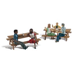 Outdoor Dining - N Scale ( pieces)