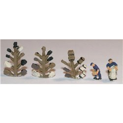 2 station Porters, bags, cases and boxes (N scale 1.144th)