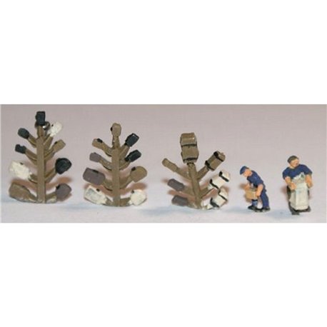 2 station Porters, bags, cases and boxes (N scale 1.144th)