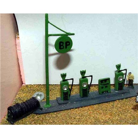Garage Forecourt scene - Unpainted