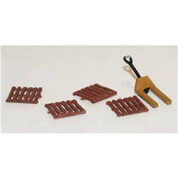 4 x wooden pallets and 1 x pallet truck - Unpainted