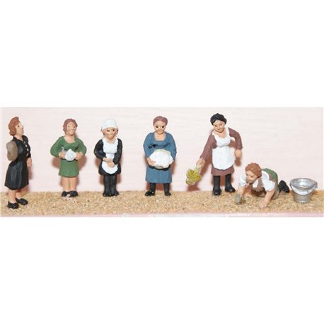 40/50's 6 women working (housewives) - Unpainted