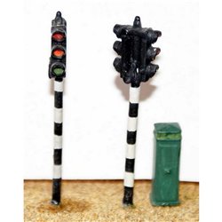2 twin head Traffic Lights & box (OO Scale 1/76th)