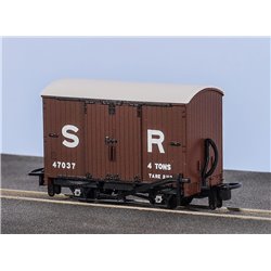 Box Van, SR Livery No. 47037