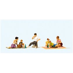 Picnic Scene (6) Exclusive Figure Set