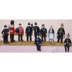 10 Uniformed figures of the 1920's - Unpainted