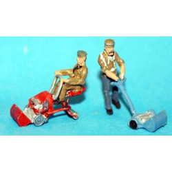2 Lawnmowers Rideon/push (OO scale 1/76th) - Unpainted