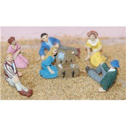 Painted 6 Picnic-lounging figures (00 Scale 1 /76th)