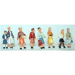 8 Walking Women - Unpainted