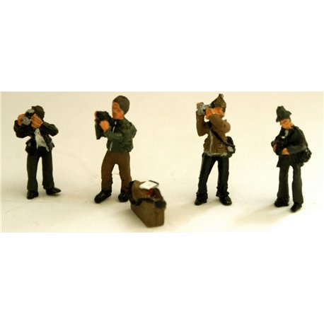 4 Photographer Figures & Camera Box. - Unpainted